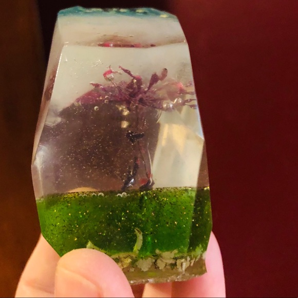 Gorgeous handmade Rock Shape w a real flower - Picture 7 of 16